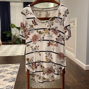 Maurices 24/7 Half Sleeve V-neck sz S